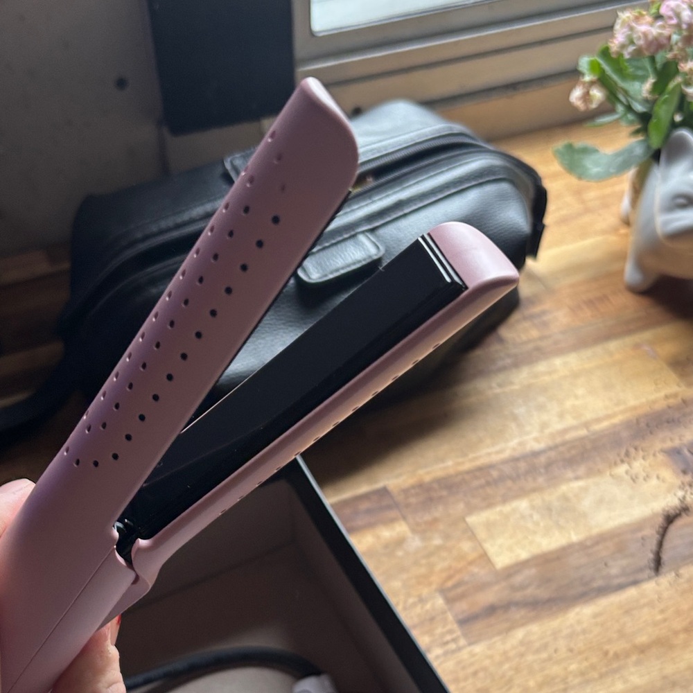 Pink Travel Hair Dryer with Diffuser - Compact Lightweight Styling Tool - Picture 6 of 7